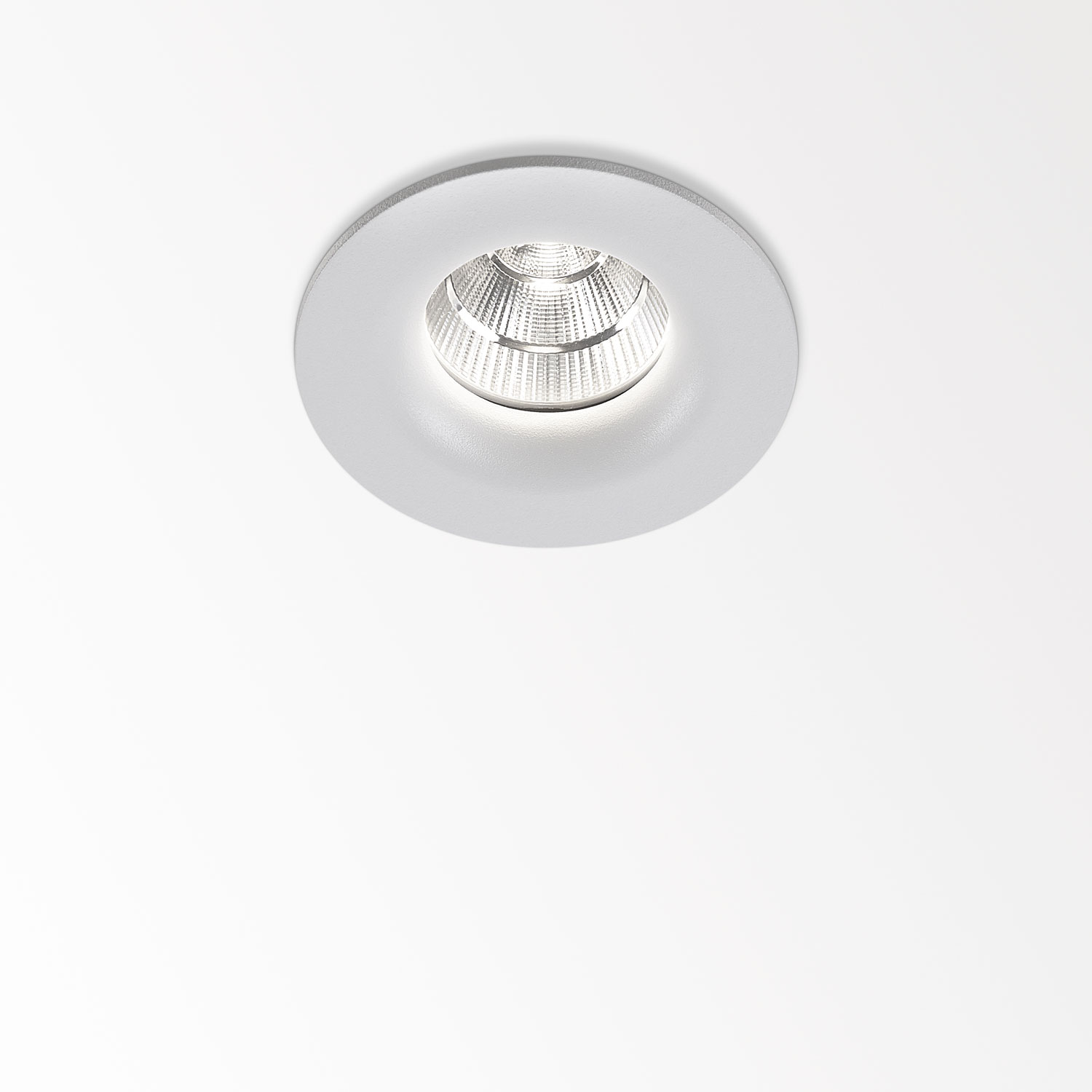 Delta Light 415 111 923 MMAT MINI REO 92740, золото матовый, NON ADJUSTABLE; INCL.1 x LED WHITE 6,4W CRI>90 2700K 587lm; INCL.1 x REFLECTOR WFL-40°; EXCL.LED POWER SUPPLY 350mA-DC; ON REQUEST : 4000K; , CRI 90, Галогенные Белый (+2700K), 513 lm 8 W 70 lm W, встраиваемый в потолок светильник, Delta Light, Бельгия