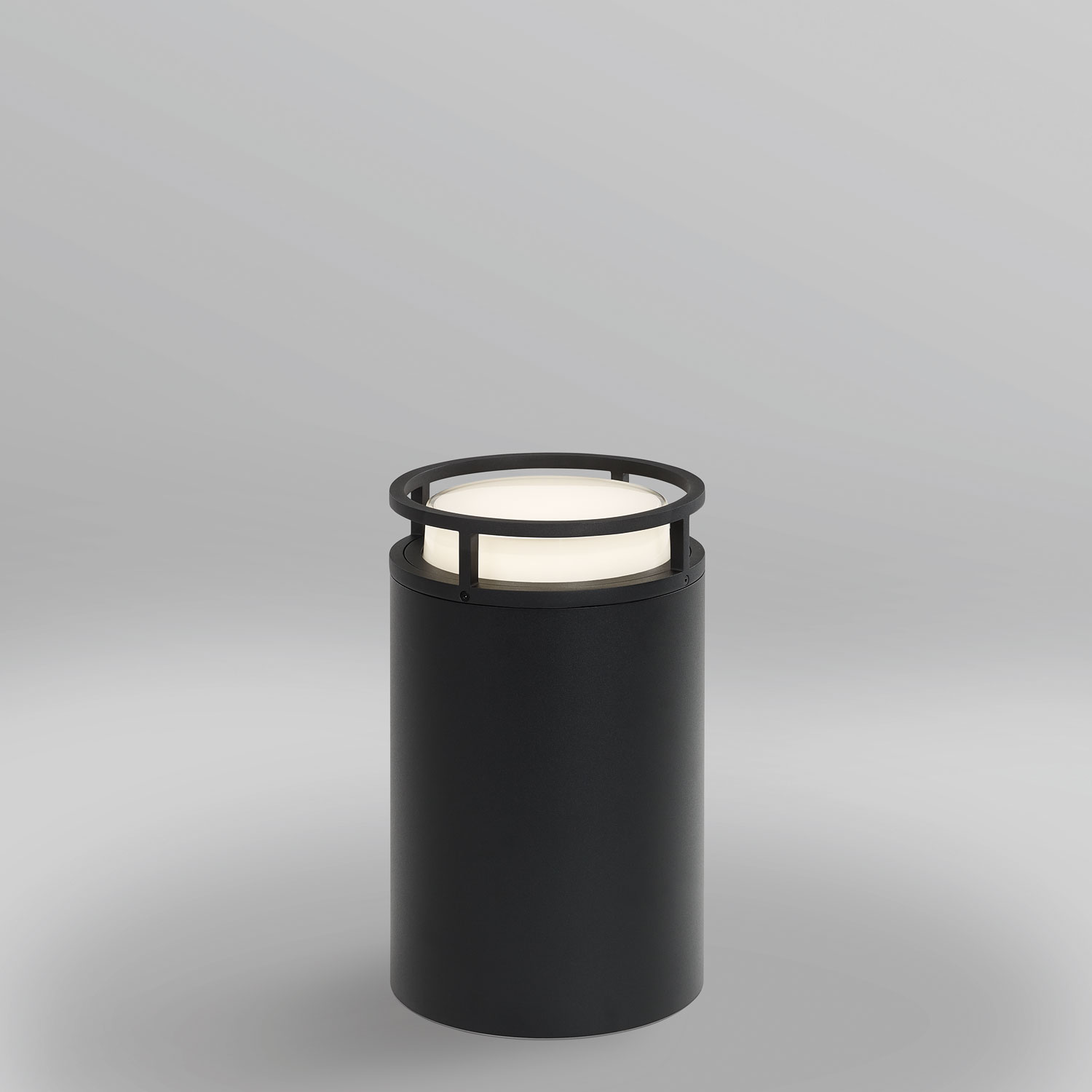 Delta Light 232 742 83 B MONTUR R P 40 LED, черный, 100-240V 50-60Hz, CRI 80, Теплый белый (+3000K), 338 lm 8 W 47 lm W, напольный светильник, Delta Light, Бельгия