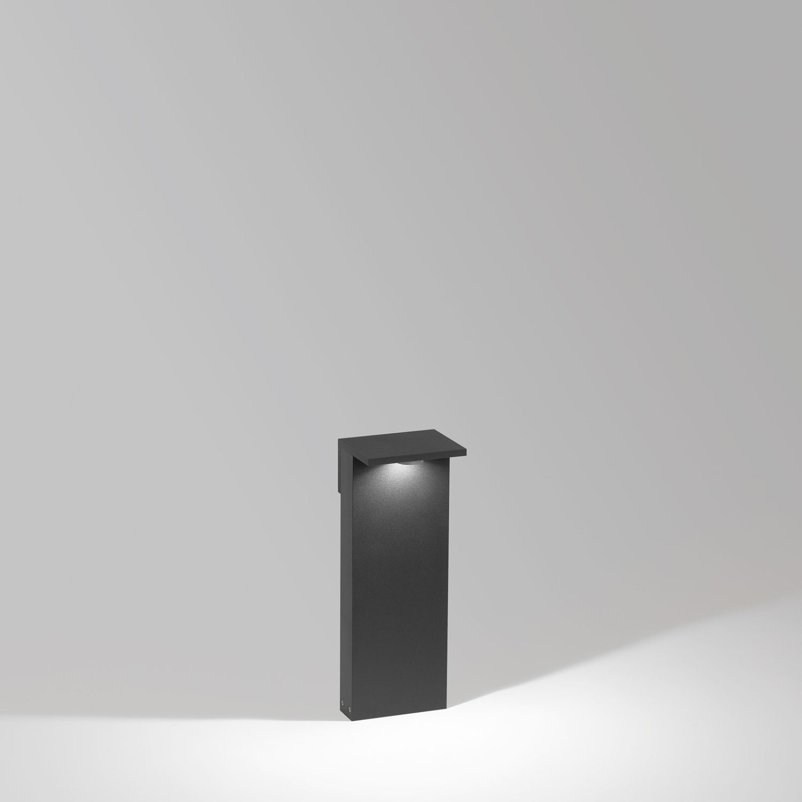 OBLIX 40 напольный светильник Delta Light