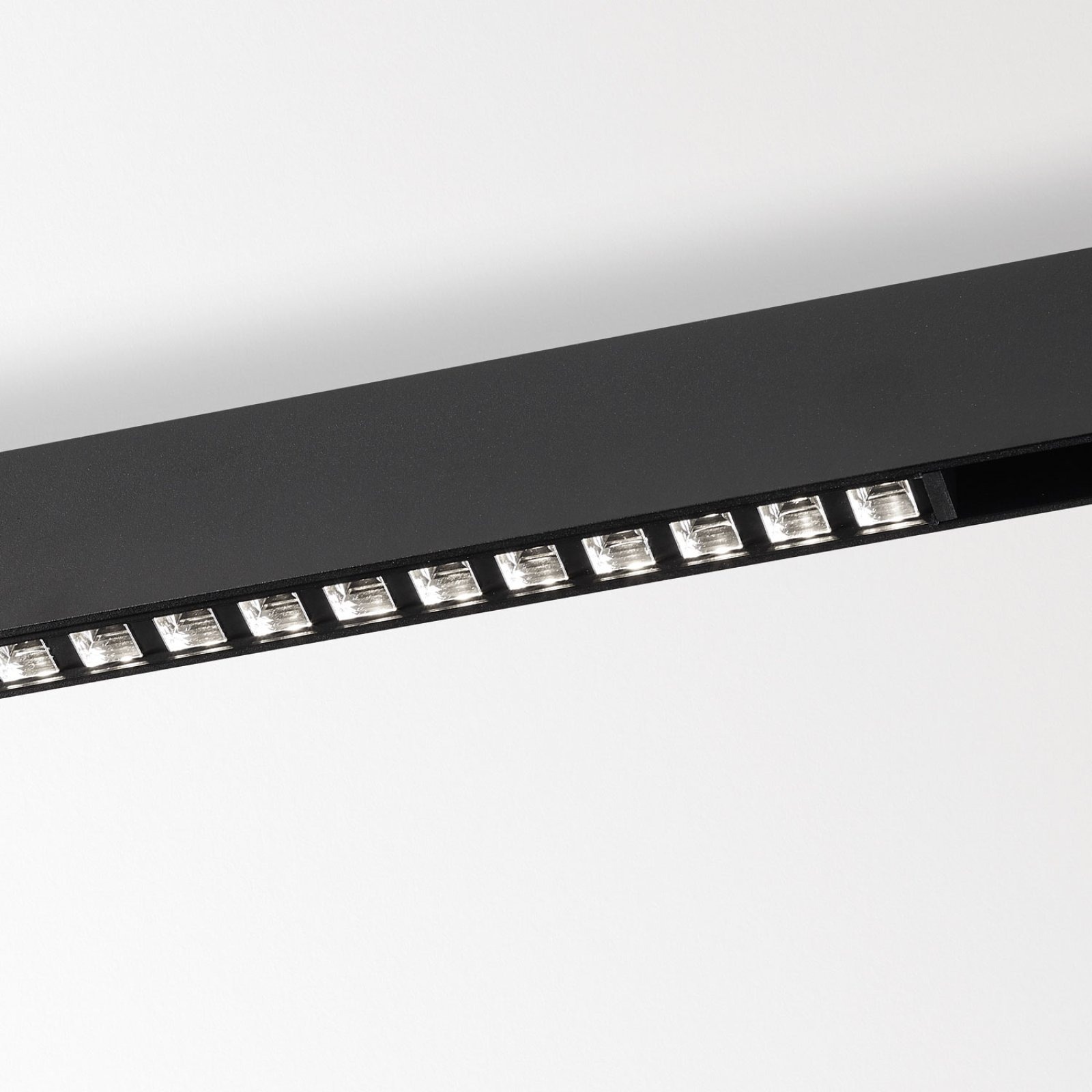 Линейный светильник SPLITLINE M/SHIFTLINE M - INFORM Delta Light M - INFORM L11 92767 DIM5 B